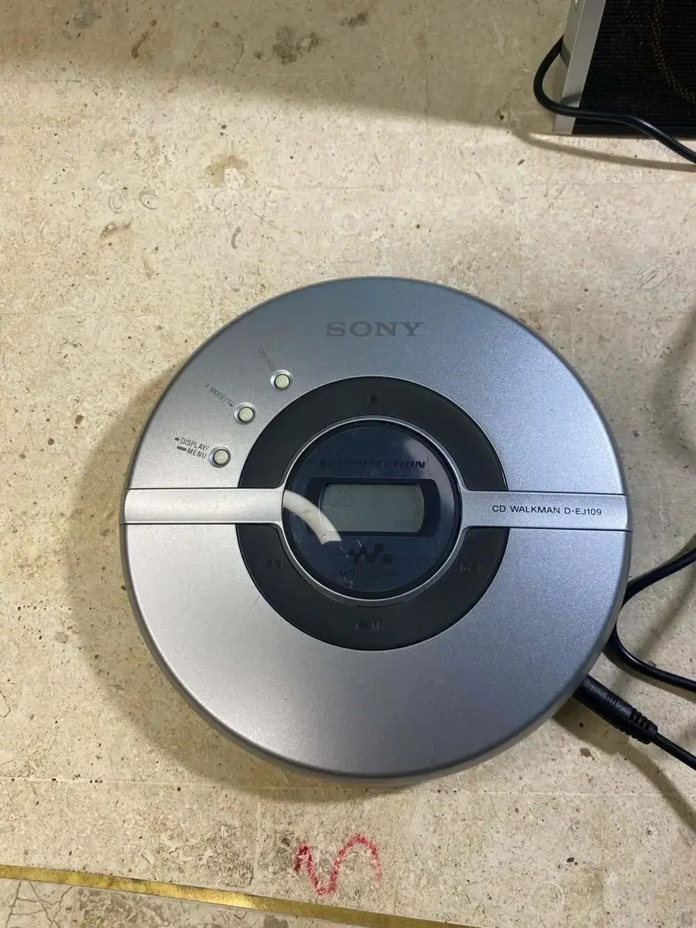 Sony CD Walkman D-EJ109 Portable CD Player with G-Protection (display faded)
